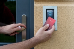 Otevírání dveří městskou NFC kartou